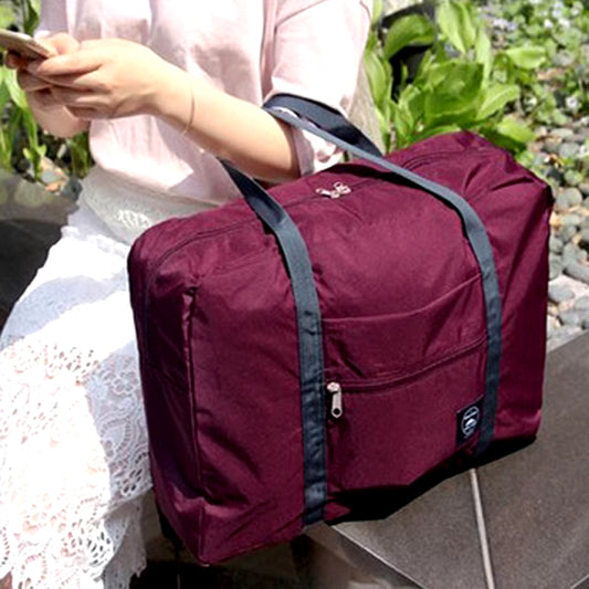 Large capacity travel bag made of polyester.